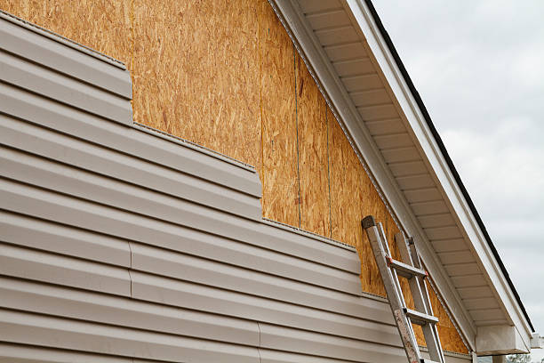 Professional Siding Installation technician working in Montpelier, VA